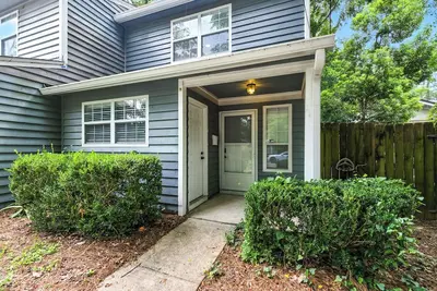 Image de The Cherry - Cute Townhouse Close to Hospital