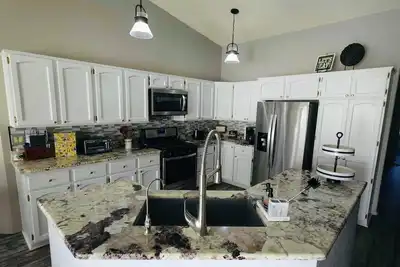 Image de Charming 3 bedroom 3 bath with mountain views, huge game room, and theatre room.