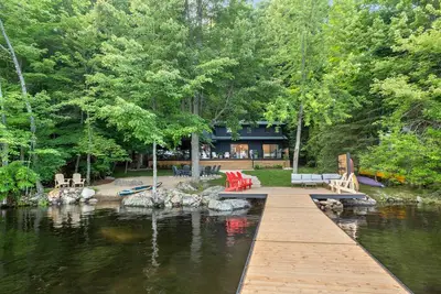 Image de La Dolce Muskoka | Modern Lakefront Retreat w/ Sauna, Hot Tub, Beach, 2hrs Gta