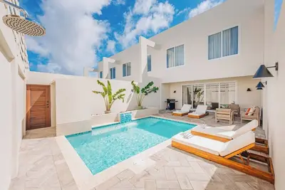 Image de Steps from the Shore: 4 Br Villa By Bocobay