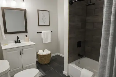 Image de Spacious 5-bedroom building in brilliant Detroit with fitness room