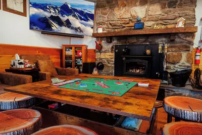 Image de Charming Snowboarders Dream 2-bedroom chalet minutes to Mount Snow