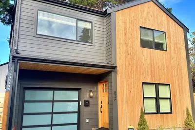 Image de Modern Luxury Meets Comfort - Brand-New 3br Maple Leaf Retreat