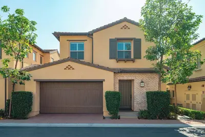 Image de Cozy Family Irvine Home w Full Kithcen Garage