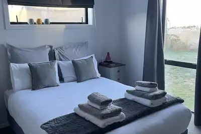 Image de Spacious 3-Bed Home for 6 – Near Town & Views