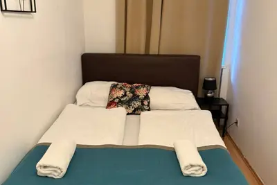 Image de Comfy 2br + Lr Apartment for 6 ; Well-Connected