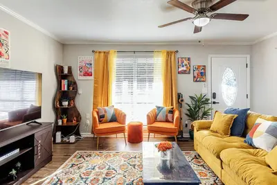 Image de Colorful and Cozy 2 Bedroom in Columbus