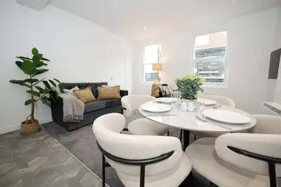 Image de This is the One bright central 1br well equiped.