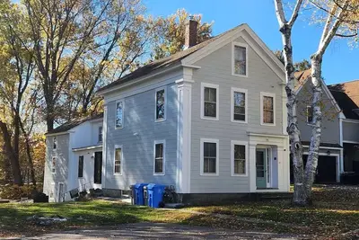 Image de Cozy 2br Home w/ Parking & W/D • Walk to Rail Trail - Metrowest