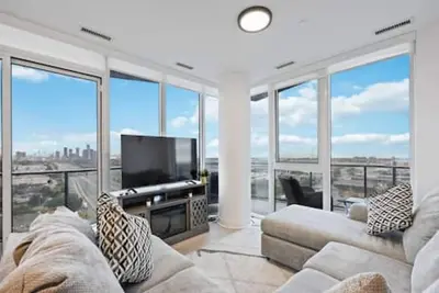Image de Skyline Haven - Modern 3-Bd City View  Retreat