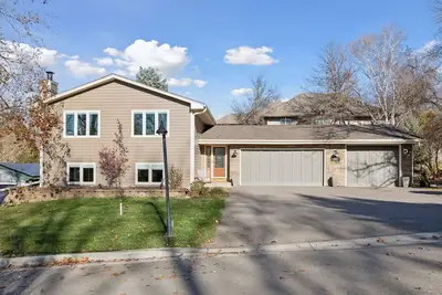 Image de Spacious, Modern 5-bedroom House with Hot Tub near Medicine Lake