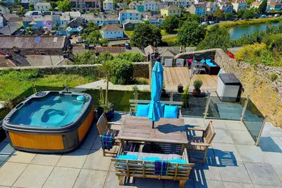 Image de Quirky cottage. Sleeps 8. Dog friendly. Lake views. Close to the coast.