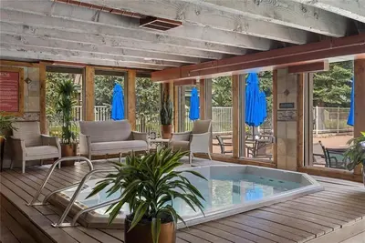 Image de Premier 1br + Den w/ Pool & Hot Tub Access