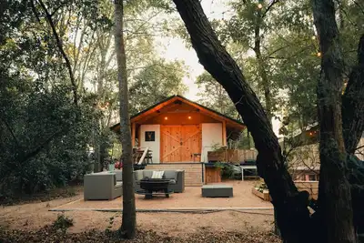 Image de Premium Lakefront Cabin #2: The Magnolia (Austin)