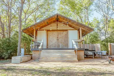 Image de Premium Lakefront Cabin #3: The Firefly (Austin)