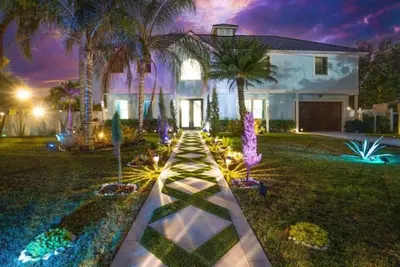 Image de Luxe 5br/4ba with Pool, Hot tub, & 5 Mins to Beach