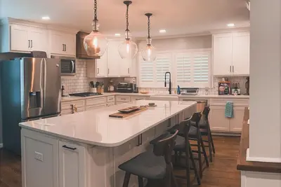 Image de Updated Midtown Retreat with Pool, Huge Kitchen & Family Outdoor Space