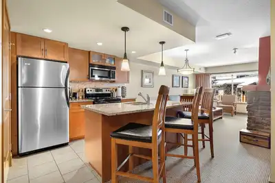 Image de Cozy 1-bedroom condo in Dead Man's Flats with outdoor hot tub and pet friendly