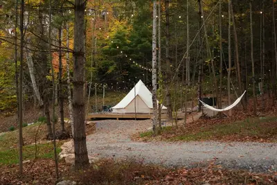 Image de Glamping w Hottub, Beds, Hotwater. Weddings, Events!