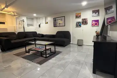 Ground level Modern 1 Bedroom Suit in Brooklyn