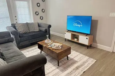 Image de Central 3bed 2bath, 5 min Walk to Nrg, near Mdc