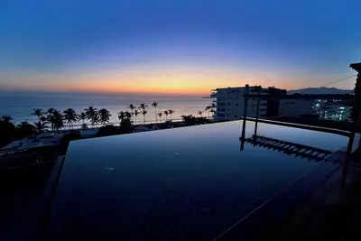 Image de Modern Bucerías 2br Condo w/ Rooftop Pool – Steps from Beach