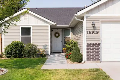 Image de Charming 3-bedroom family-friends farmhouse in Caldwell with Ac- 2 full bathroom