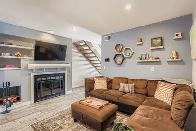 The Santa Fe Hotspot | Walk to Eats, Drinks & Fun