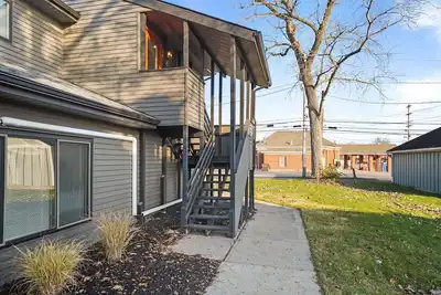 Image de 2 Bedroom, Hosts 5, Near Osu + Downtown Cbus