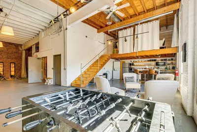 Image de Walk to Huntington Center: 5, 000-Sq-Ft Dtwn Apt