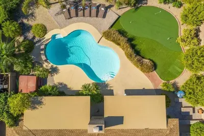 Image de 6 Large Bedrooms | Billiards | Hot Tub