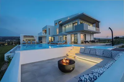 Image de Luxury Villa with Indoor & Outdoor Pool, Gym, Bbq, close to Rethymno