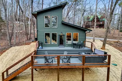 Image de Winter Deals! Modern Retreat, Hot Tub, Fire Pit & Fireplace near Pigeon Forge
