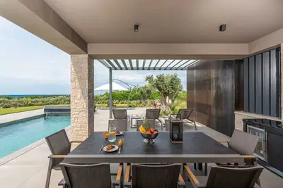 Image de Villa Visignano avec piscine chauffée et installations de bien-être