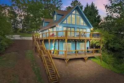 Image de Modern Lakefront Cabin on Lake Keowee