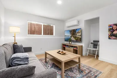 Image de Brand New Downtown Pueblo Loft - Private Parking!