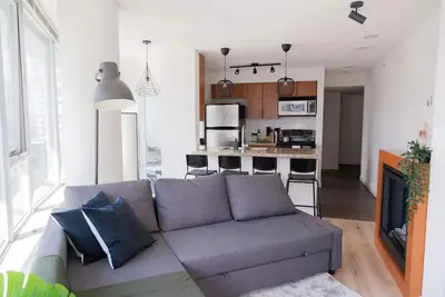 Image de Exclusive & Stylish Dt Apt w/Pool, Sauna & Gym