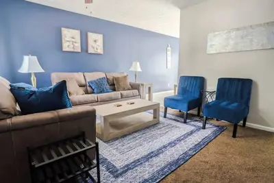 Image de Cozy 1-Story | King Bed | Bbq | Walk to Whit’s!