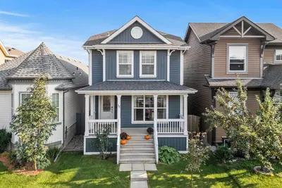 Image de Cozy Home in Auburn Bay. Close to Highway Access.