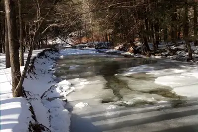 Image de Enjoyable 4-bedroom house with fire stove and creek in charming Hankins