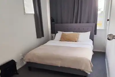 Image de 3-Bedroom House +Private yard+sliding gate