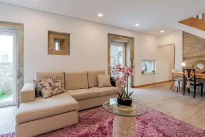 Image de Rustic & Modern Stone House by Host Wise