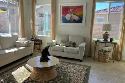 Image de sunny Elegant Retreat  3-bedroom house with Ac in charming Indio 55+