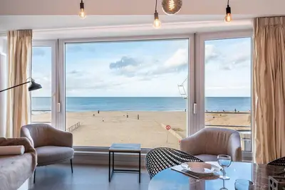 Image de Appartement de style avec vue sur la mer