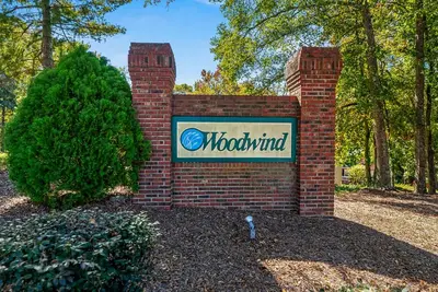 Image de Cozy Red Brick Townhouse