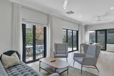 Image de Family Retreat with Balcony and Courtyard