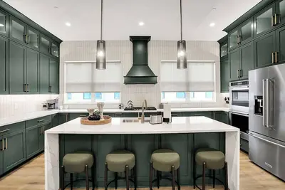 Modern Luxury | Fireplace | Rooftop Deck | Near Dt