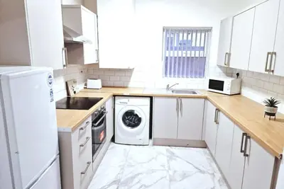 Image de Luxurious House | Free Parking | Near City Centre