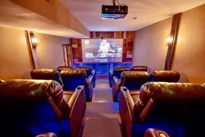Image de Sleeps 30 • Theater • Game Room • Big Cedar Area