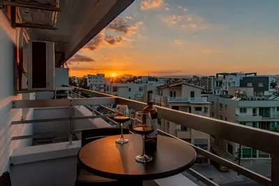 Image de “Stylish 3-Bedroom Apartment with Mountain & Sea Views”